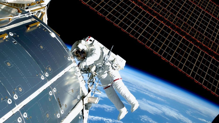 Nasa-Astronaut:innen bekommen eine magere Entschädigung für Überstunden. (Bild: Artsiom P/Shutterstock) Nasa-Astronauten bekommen täglich Geld für Weltraummissionen – aber deutlich weniger, als ihr jetzt vermutet