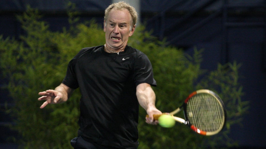 Dank KI: Tennis-Legende McEnroe spielt Match gegen sein jüngeres Selbst Dank KI: Tennis-Legende McEnroe spielt Match gegen sein jüngeres Selbst