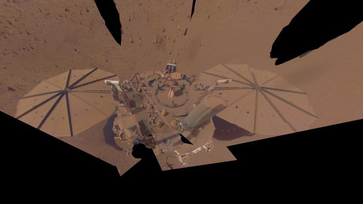 Mars-Lander Insight: Ein allerletztes Selfie vom roten Planeten Mars-Lander Insight: Ein allerletztes Selfie vom roten Planeten