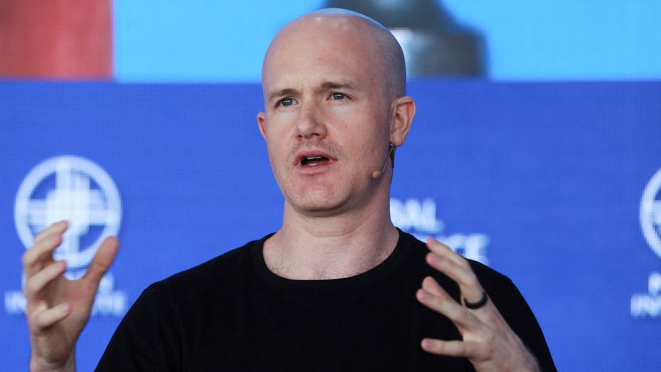 Die Kryptobörse befindet sich in stürmischen Gewässern, ihre Aktie gab fast um die Hälfte nach. (Bild: Rarrarorro / Shutterstock.com) Coinbase-Aktie crasht nach schlechten Quartalszahlen