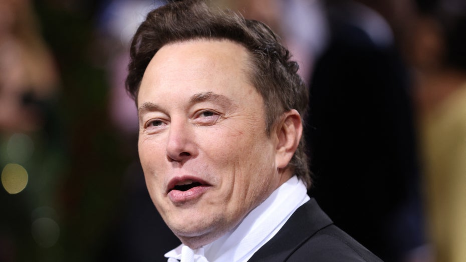 „Titter“: Elon Musk lässt „w“ im Firmenschild übermalen, um Vermieter zu ärgern