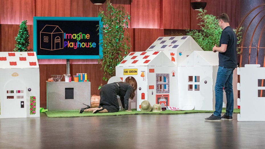 Investorin Judith Williams ging im Spielhaus auf Entdeckungstour.(Foto: RTL/ Bernd-Michael Maurer) DHDL: Thai-Kochboxen, Hanf-Creme und Grills to Go