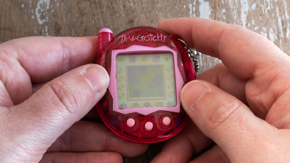 25 Jahre Tamagotchi: Warum die nervigen Geräte ihrer Zeit voraus waren 25 Jahre Tamagotchi: Warum die nervigen Geräte ihrer Zeit voraus waren