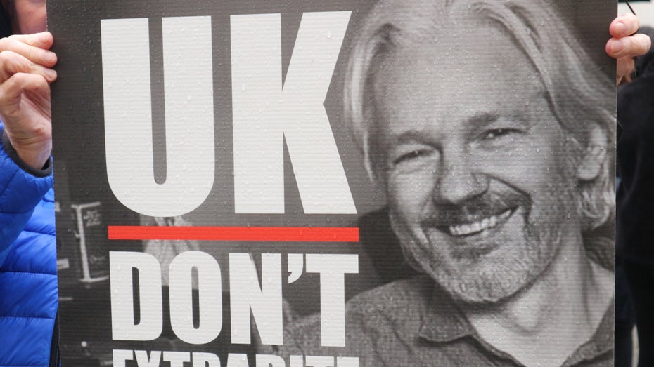 Julian Assange wird ausgeliefert. (Foto: Katherine Da Silva / Shutterstock) Großbritannien ordnet Auslieferung von Wikileaks-Gründer Julian Assange an