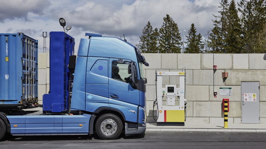 Volvo Trucks zeigt Wasserstoff-Lkw mit deutschen Brennstoffzellen
