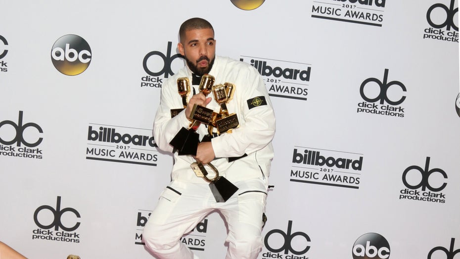 Eine Single des Rappers Drake nutzt Google, um Apple noch einmal auf den fehlenden RCS-Support aufmerksam zu machen. (Foto: Kathy Hutchins / Shutterstock) Wegen RCS-Support: Google nutzt Drake-Video für Seitenhieb gegen Apple
