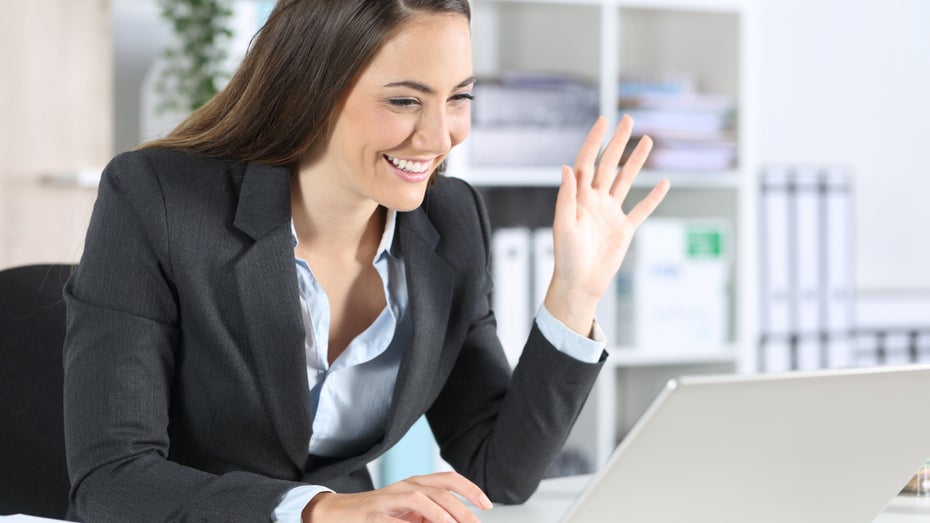 (Foto: Antonio Guillem / shutterstock) Hosen runter: Es wird Zeit, das Märchen von der Arbeitskleidung im Homeoffice zu beerdigen