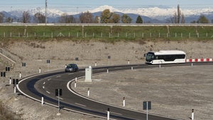 Fahren und Laden gleichzeitig: Fiat fährt auf Teststrecke Autobahngeschwindigkeit