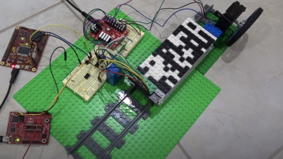 Retro-Innovation: Bastler entwickelt Datenspeicher aus Legosteinen