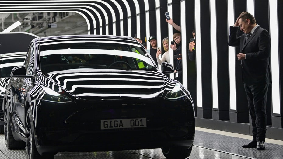 Elon Musk will für mindestens ein Jahr keine weiteren Tesla-Aktien verkaufen. (Foto: dpa) Elon Musk will erst einmal keine weiteren Tesla-Aktien verkaufen