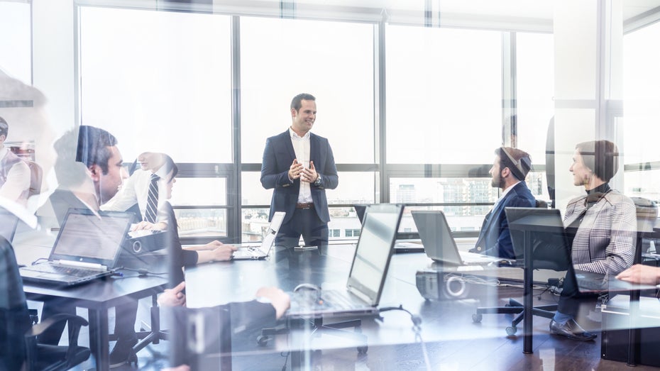 In der neuen Arbeitswelt ist interne Kommunikation von enormer Bedeutung. (Foto: Matej Kastelic / shutterstock) Die Krise als Wendepunkt: Interne Kommunikation in der Führungsrolle