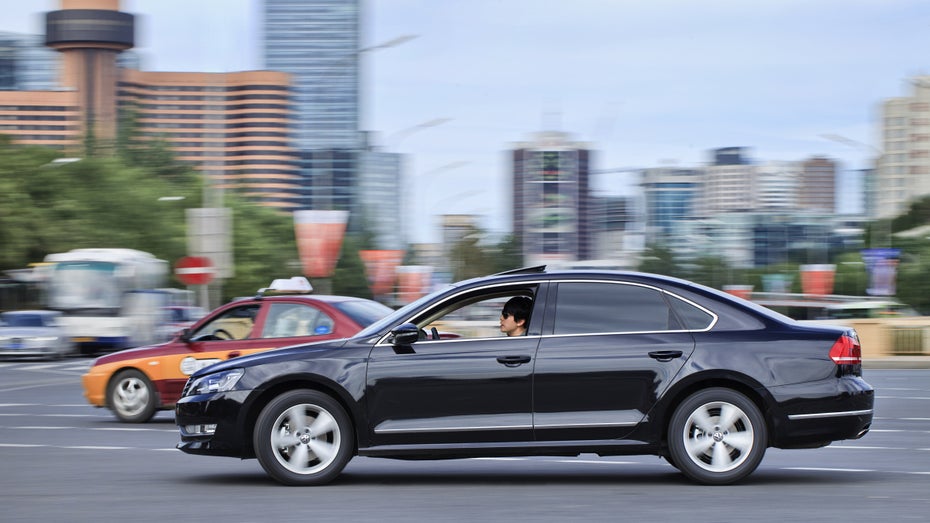 Für VW ist China ein Wachstumsmarkt. (Foto: TonyV3112 / Shutterstock.com) Trotz Menschenrechtsverletzungen: Warum hält VW am Standort in Xinjiang fest?