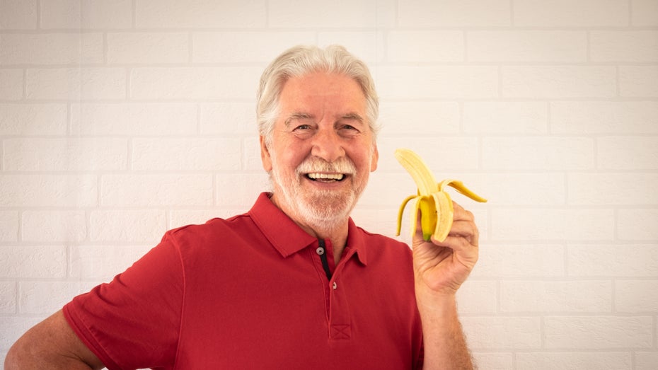 Fotos vom Bananenessen können in China schon als anstößig zensiert werden. (Foto: Shutterstock/Lucigerma) Anstößiger Inhalt? Chinesischer KI-Helm bewertet es anhand von Gehirnaktivitäten