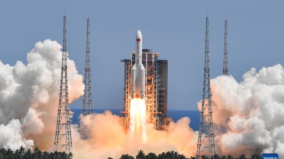 Trägerrakete mit Wentian-Modul an Bord hebt von Hainan ab. (Bild: CMSA/Xinhua) ISS-Rivale Tiangong: China bringt zweites von drei Modulen seiner Raumstation ins All
