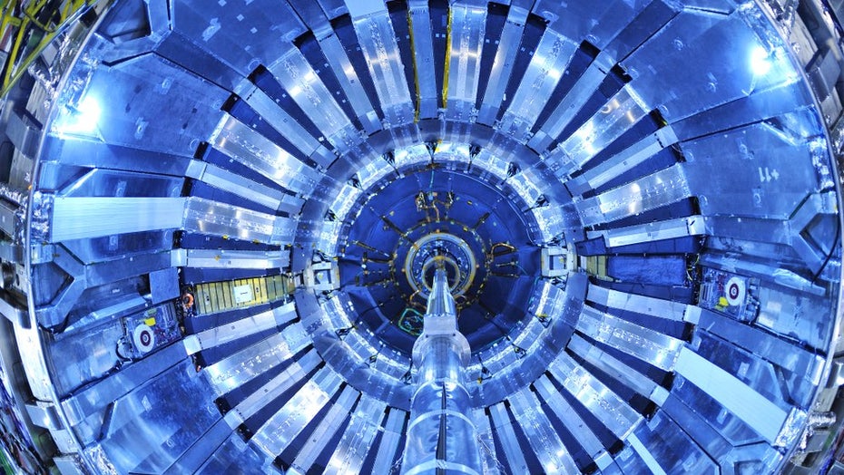 Der LHC am Cern hat seine Arbeit wieder aufgenommen. (Bild: D-VISIONS/Shutterstock) Teilchenbeschleuniger läuft wieder und lässt die abstrusesten Erzählungen sprießen