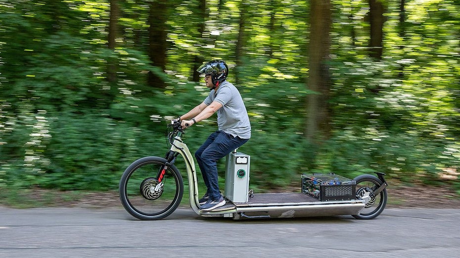 Der Ulmer Ingenieur Suvrath Pai bei einer Testfahrt. (Foto: Elvira Eberhardt, Uni Ulm) Bis zu 100 Kilo Traglast: Uni Ulm stellt E-Cargo-Bike mit Schnelllader vor