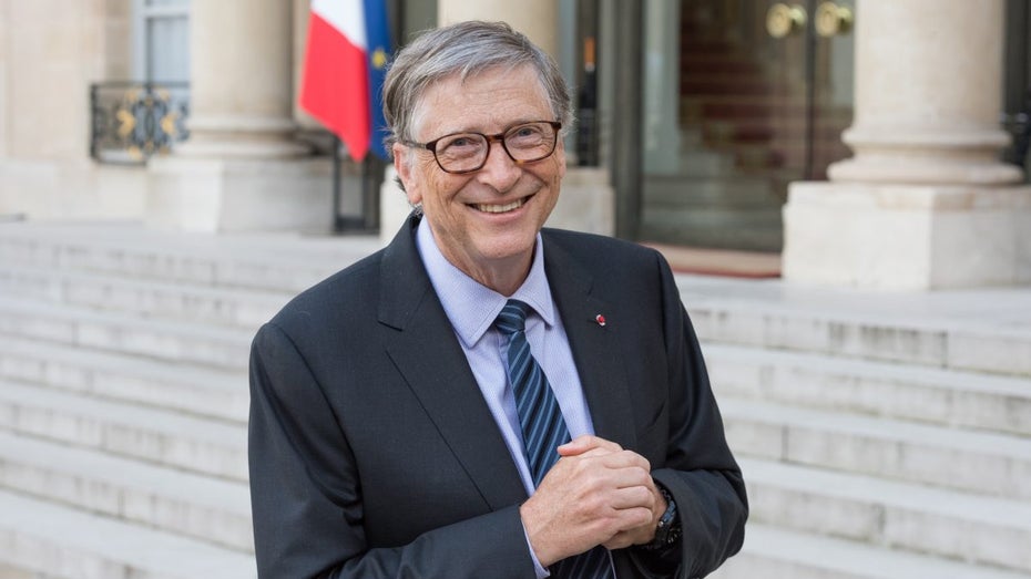 Bill Gates ist es egal, wenn er nicht mehr zu den reichsten Menschen der Welt gehört, schreibt er in einem Blogpost. (Bild: Shutterstock / Frederic Legrand - COMEO) Für ihn kein Opfer: Bill Gates spendet „praktisch gesamtes Vermögen“