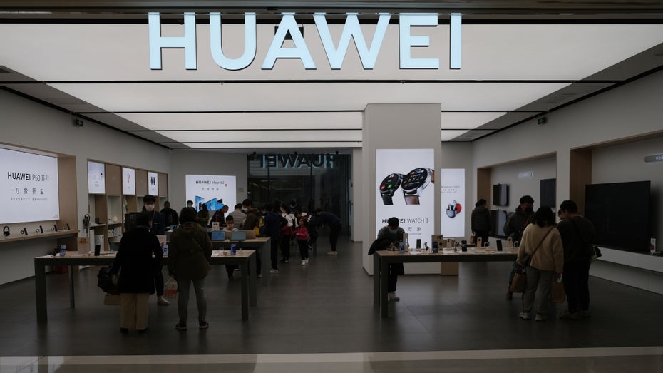 In China kommt der Huawei Tag Ende Juli 2022 auf den Markt – und landet dann bestimmt in dem Geschäft in Shanghai. (Foto: Robert Way / Shutterstock) Ähnlichkeit mit Airtag erkennbar: Huawei bringt Tag auf den Markt
