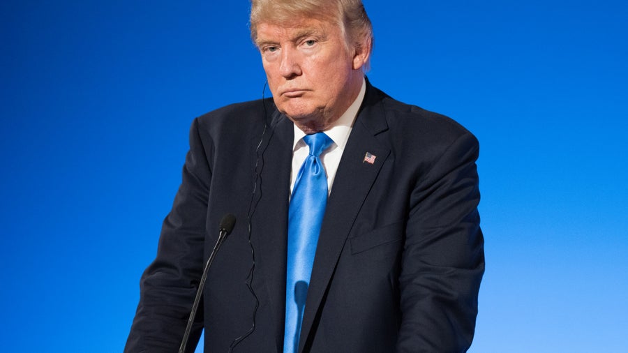 Das Netz lacht über Trumps Polizeifoto: Das sind die besten Mugshot-Memes