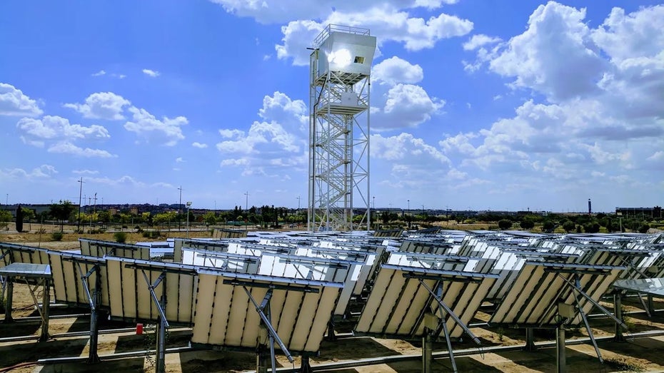 Fliegen mit Wasser, Sonne und Luft: Kohlenstoffneutrales Kerosin kommt näher