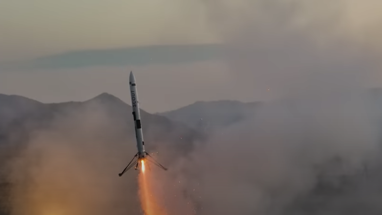 Nach 7 Jahren: Weltraum-Fan schafft es, Modellrakete wie SpaceX-Vorbild zu landen
