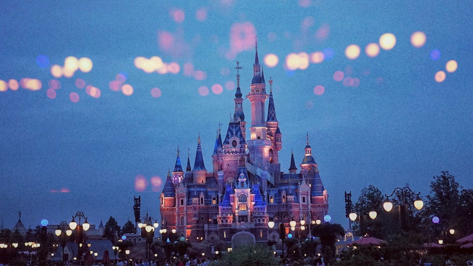 Disney Plus erhöht die Preise in den USA. (Foto: Unsplash / PAN XIAOZHEN) Disney Plus setzt Werbe-Abo um und erhöht Preise