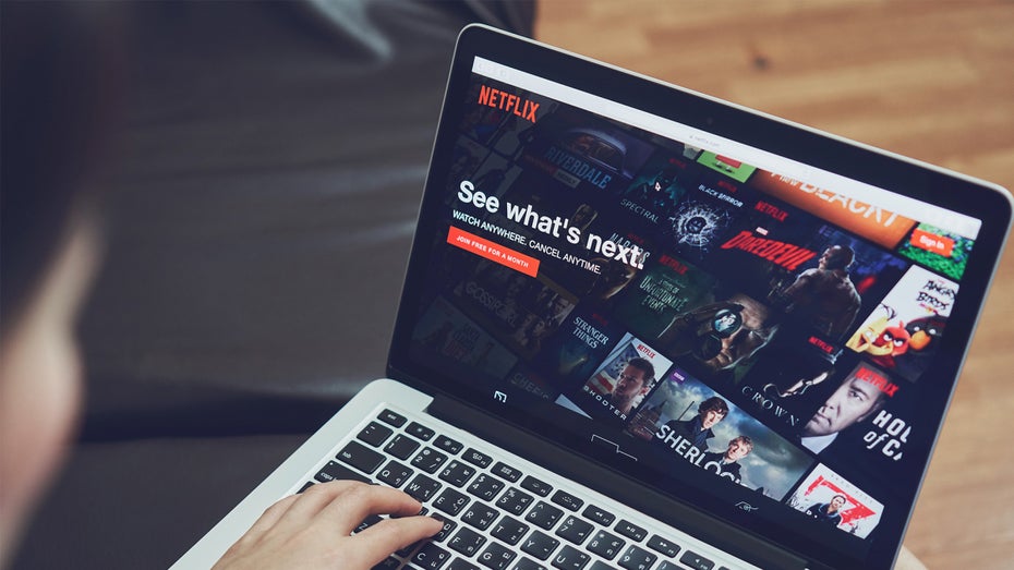 Netflix mit Werbung ab November. (Foto: Shutterstock / sitthiphong) Netflix will werbefinanziertes Abo schon im November 2022 starten