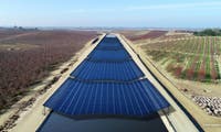 Praxistest: Solarplatten über Kanälen sollen Energie erzeugen und Wasser sparen