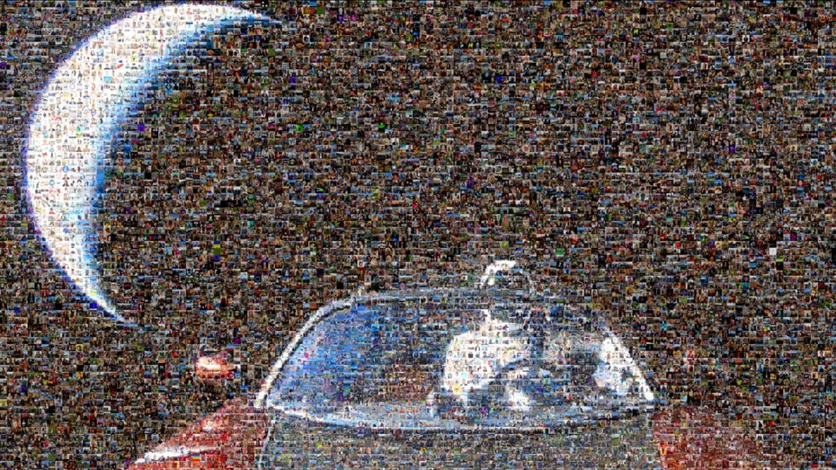 Unzählige Privataufnahmen von Tesla-Besitzer:innen enthält das Fotomosaik von Starman und seines Tesla Roadsters, das am 4. August mit SpaceX ins All geschickt wird. (Foto: Tesla Inc.) Unzählige Privataufnahmen von Tesla-Besitzer:innen enthält das Fotomosaik von Starman und seinem Tesla Roadster, das am 04. August mit SpaceX ins All geschickt wird. (Foto: Tesla Inc.)