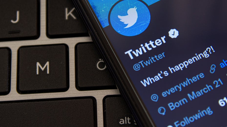 Twitter hat die Testphase für Circle im Mai 2022 begonnen – drei Monate später wird das Feature weltweit eingeführt. (Foto: Emre Akkoyun / Shutterstock) Tweets für eine ausgewählte Gruppe: Twitter Circle ist jetzt weltweit verfügbar