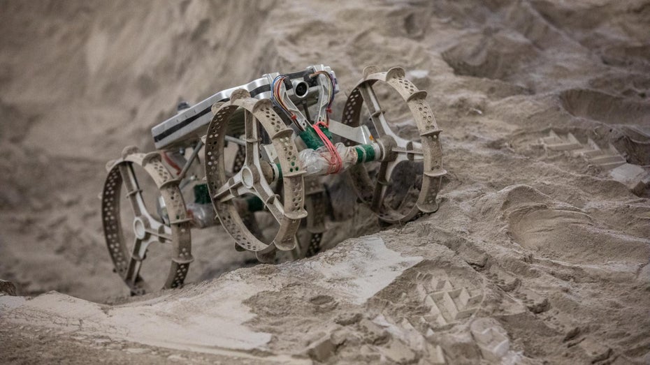 Dieser Mini-Rover soll die kalten, dunklen Mondnächte überstehen Dieser Mini-Rover soll die kalten, dunklen Mondnächte überstehen