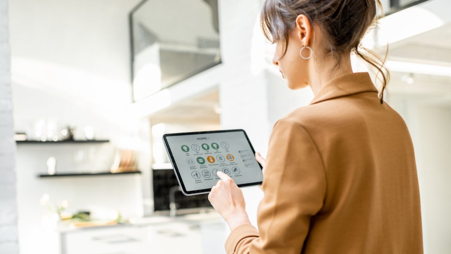 Wie smart muss unsere Küche sein? (Bild: Shutterstock/Rosshelen) Ist das noch smart oder schon der Elektroschrott von morgen?