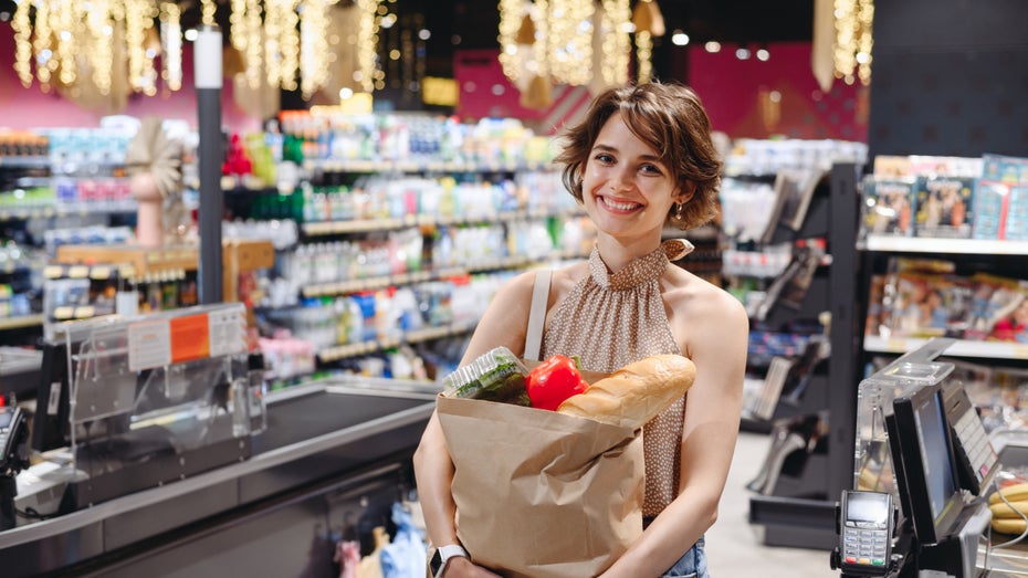 Das Einkaufen der Zukunft: Mit der vollen Tüte aus der Tür marschieren, die Bezahlung erledigt eine App. (Symbolbild: Shutterstock/Vidi Studio) Erster kassenloser Biosupermarkt Europas eröffnet in Hamburg
