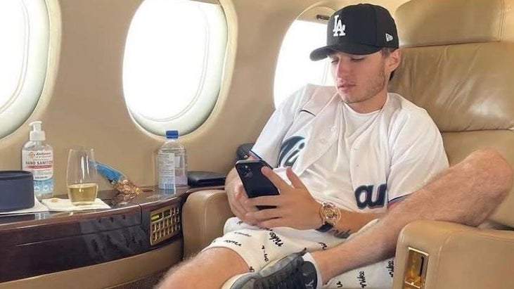Gute Zeiten: Crypto King Aiden Pleterski im Privatjet. (Bild: AP Private Equity/Pleterski, via Daily Caller) 35 Millionen futsch: Behörden beschlagnahmen Luxusautos von selbsternanntem Crypto King