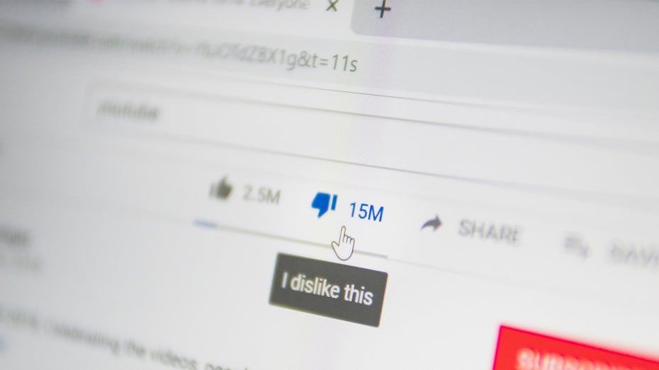 Das Feedback funktioniert wohl nicht effektiv. (Foto: Shutterstock / Wachiwit) Youtube-Empfehlungen: „Dislike“-Button und anderes Feedback ineffektiv laut Forschung