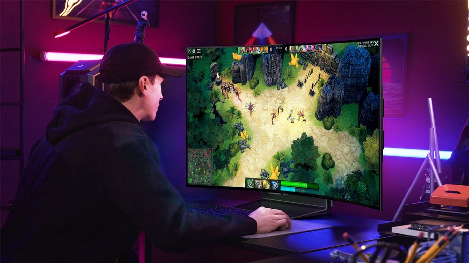 Der flexible TV/Monitor für Gamer. (Foto: LG) Fernseher oder Monitor? LG stellt den ersten biegbaren OLED-TV für Spieler vor