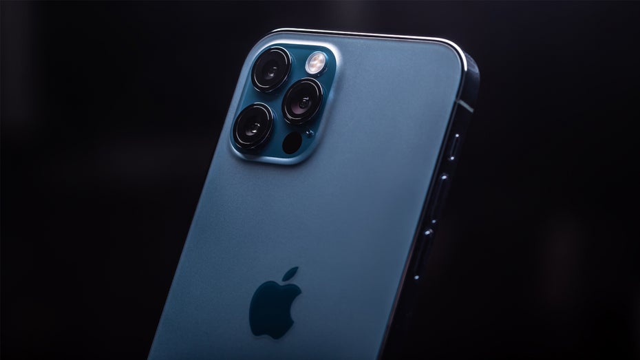 Ist das iPhone ohne Ladegerät illegal? (Foto: Shutterstock / Marian Weyo) iPhone: Brasilien stellt Verkauf ohne Ladegerät ein und brummt Apple Strafe auf