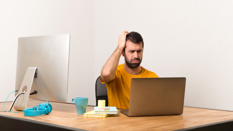 Falls er sich fragt: „Wo kommt die Google-Anzeige her?“, kann er das jetzt im Google Ads Transparency Center nachsehen. (Foto: Louis Molinero/Shutterstock) Ab heute weltweit: Google launcht Ads Transparency Center