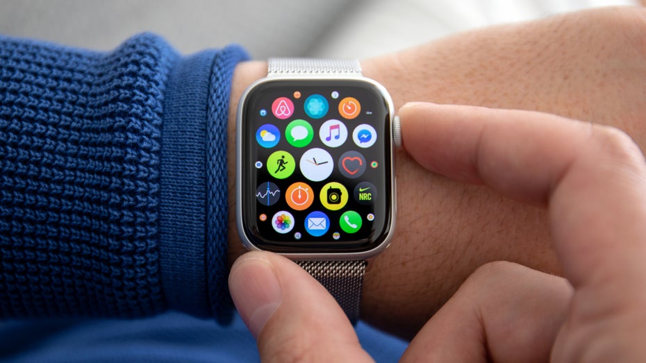 Mit Apps kann die Apple Watch für die eigenen Bedürfnisse optimiert werden – nun kann auch ChatGPT auf die Uhr geholt werden. (Bild: Shutterstock /DenPhotos) WatchGPT: Diese App bringt ChatGPT auf die Apple Watch
