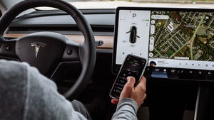 Kundenservice à la Tesla: Fahrer soll ausgebranntes Model Y vorbeibringen