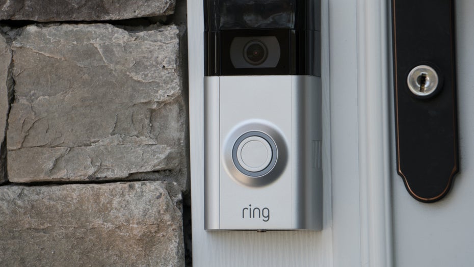 Die Ring-Türklingel von Amazon soll mehr Sicherheit bieten. (Foto: BrandonKleinPhoto/Shutterstock)