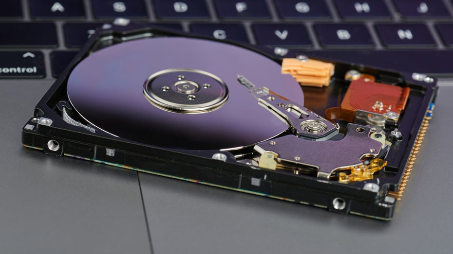 Unzählige vertrauliche Daten einer Vermögensverwaltung landeten zur Versteigerung im Internet. (Foto: Shutterstock/PixieMe) Festplatten auf Ebay versteigert: Millionenstrafe für Morgan Stanley