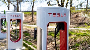 Streik gegen Tesla: Jetzt geht es auch den Supercharger-Stationen an den Kragen