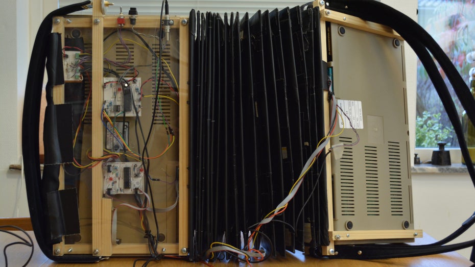 Commodordion: Akkordeon aus C64 und Floppy-Disks. (Foto: Linus Åkesson) Commodordion: Bastler baut aus 2 C64 und ein paar Floppy-Disks ein Akkordeon