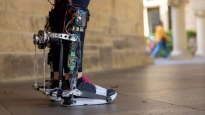Selbstlernendes Exoskelett: Schneller laufen mit weniger Energieaufwand