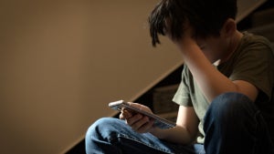 „Es nimmt kein Ende“: Jeder sechste Schüler Opfer von Cybermobbing