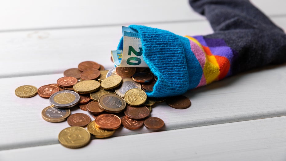 Wer zu viel Geld auf dem Girokonto hat, beraubt sich anderer Optionen. (Foto: Shutterstock/ronstik) So viel Geld solltet ihr maximal auf dem Girokonto haben – und wohin der Rest gehen sollte