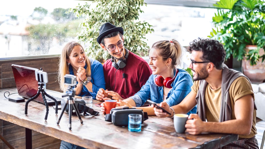 Wie Millennials und Zoomer Unternehmen zwingen, die Kommunikation zu verändern