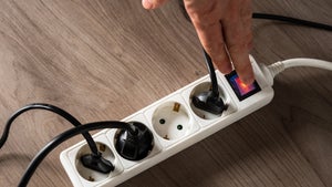 Strom sparen: Bei diesen Geräten solltest du trotzdem den Stecker drin lassen