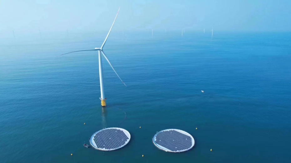 Norwegische Technologie: Erstes Offshore-Wind-Solar-Projekt geht in China ans Netz